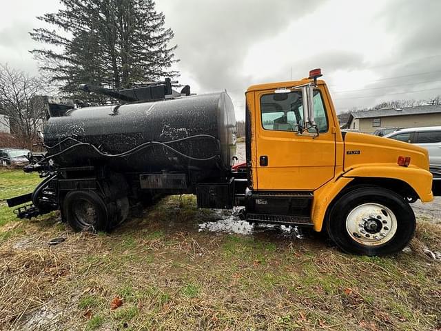Image of Freightliner FL70 equipment image 2