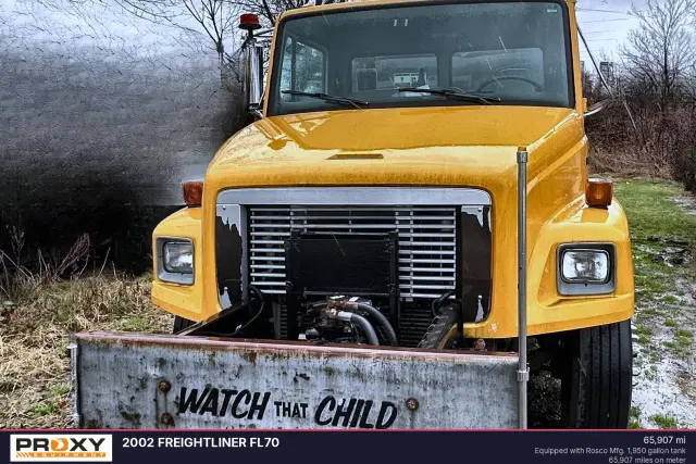 Image of Freightliner FL70 equipment image 2