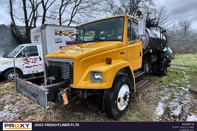 Image of Freightliner FL70 equipment image 3