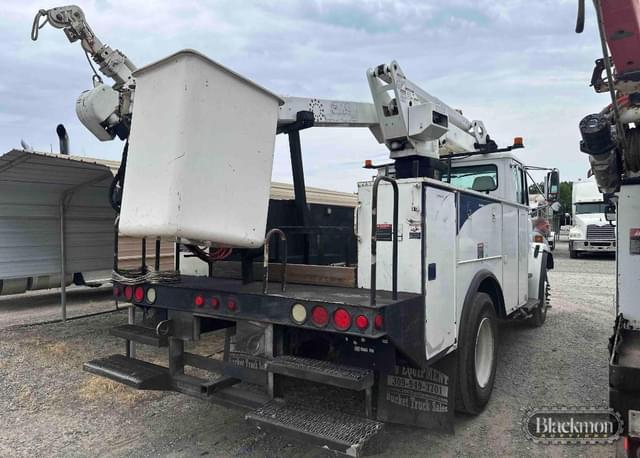 Image of Freightliner FL70 equipment image 2