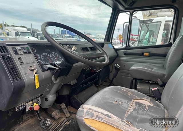 Image of Freightliner FL70 equipment image 4