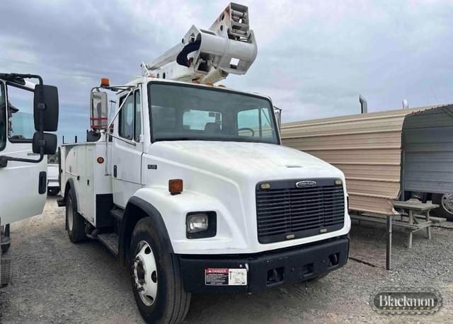 Image of Freightliner FL70 equipment image 3