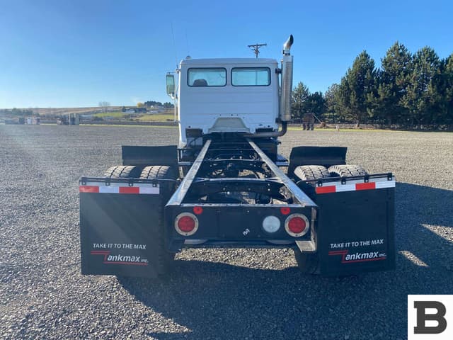 Image of Freightliner FL70 equipment image 4