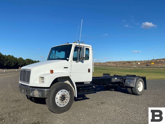 Image of Freightliner FL70 equipment image 1