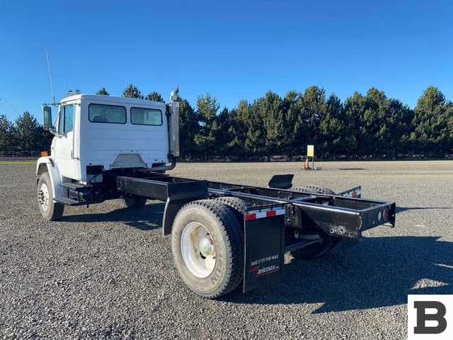 Image of Freightliner FL70 equipment image 3