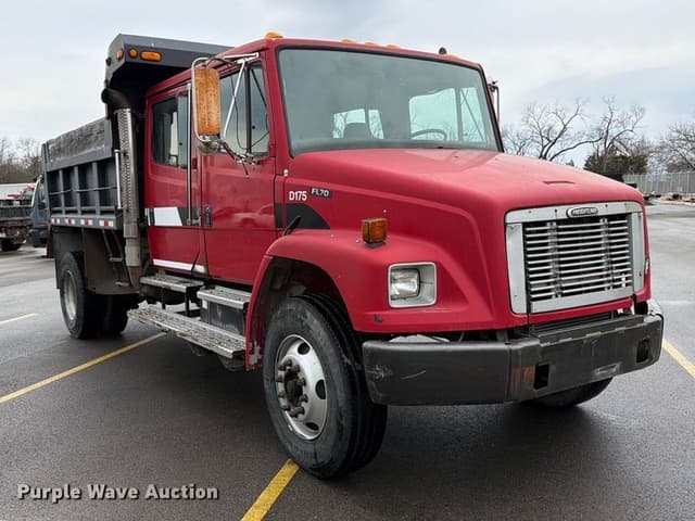 Image of Freightliner FL70 equipment image 2