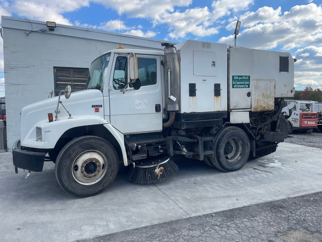 Image of Freightliner FL70 Primary image