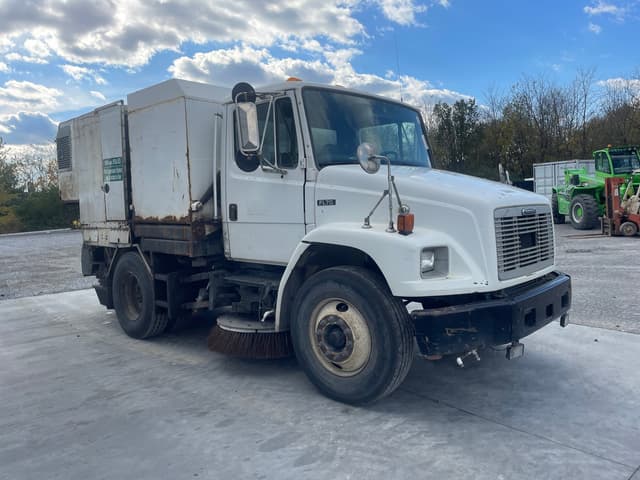 Image of Freightliner FL70 equipment image 1