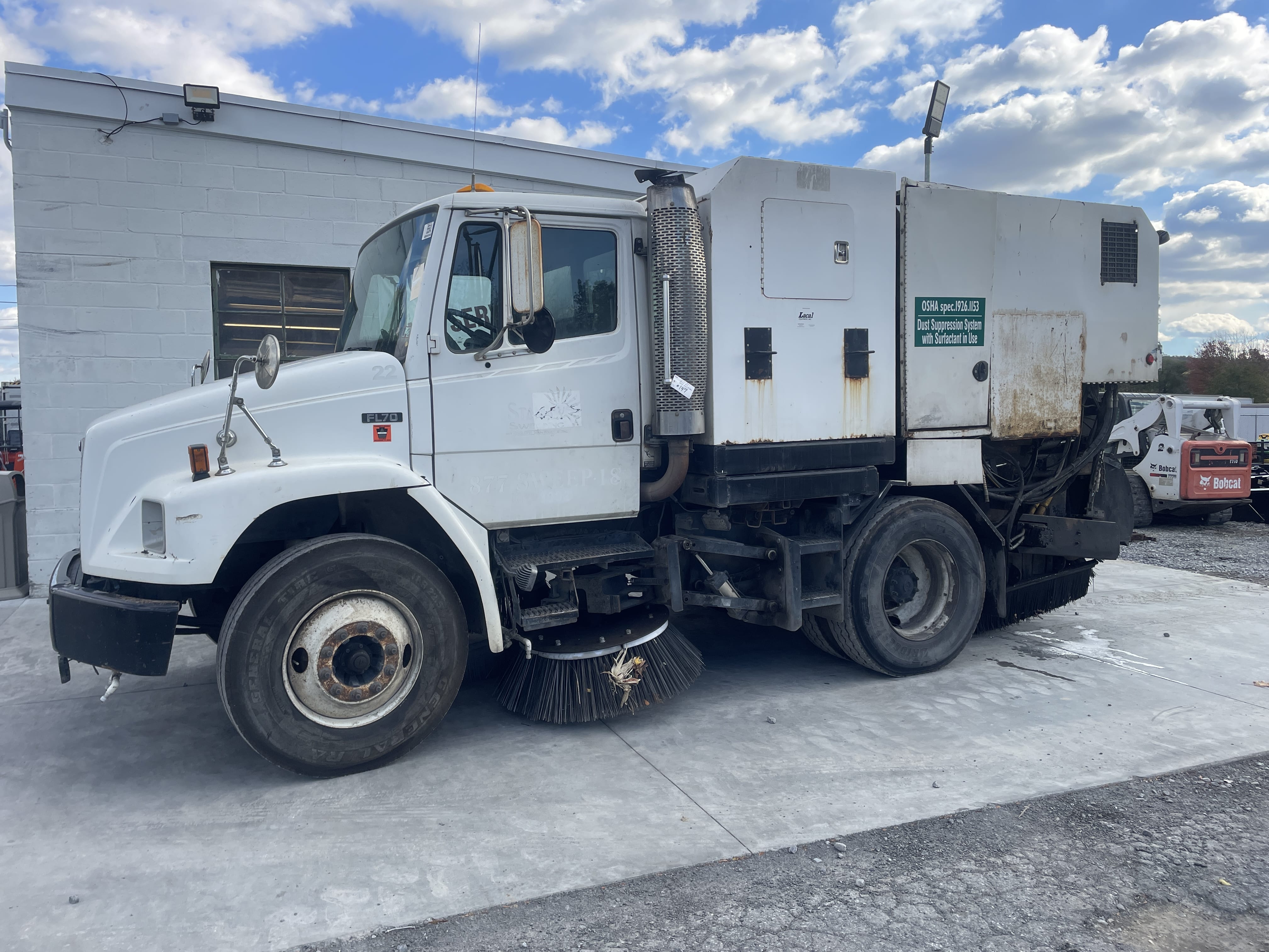 2002 Freightliner FL70 Equipment Image0