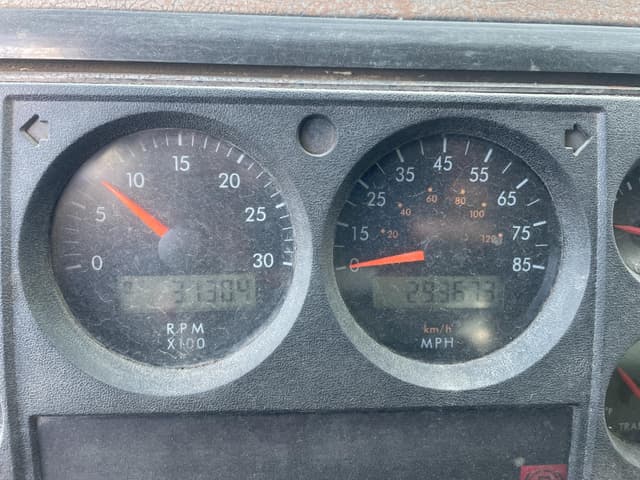 Image of Freightliner FL70 equipment image 4