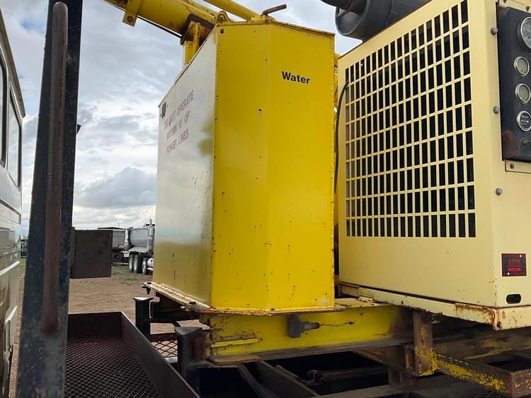 Main image Freightliner FL70 14