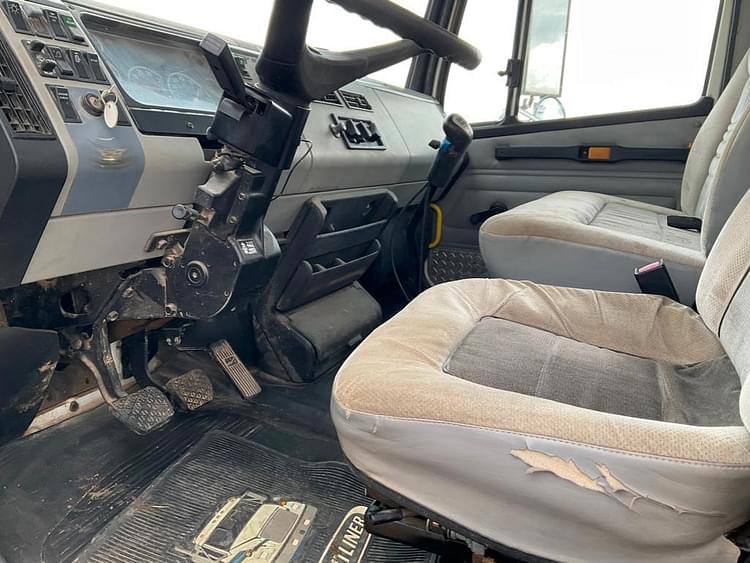 Main image Freightliner FL70 65