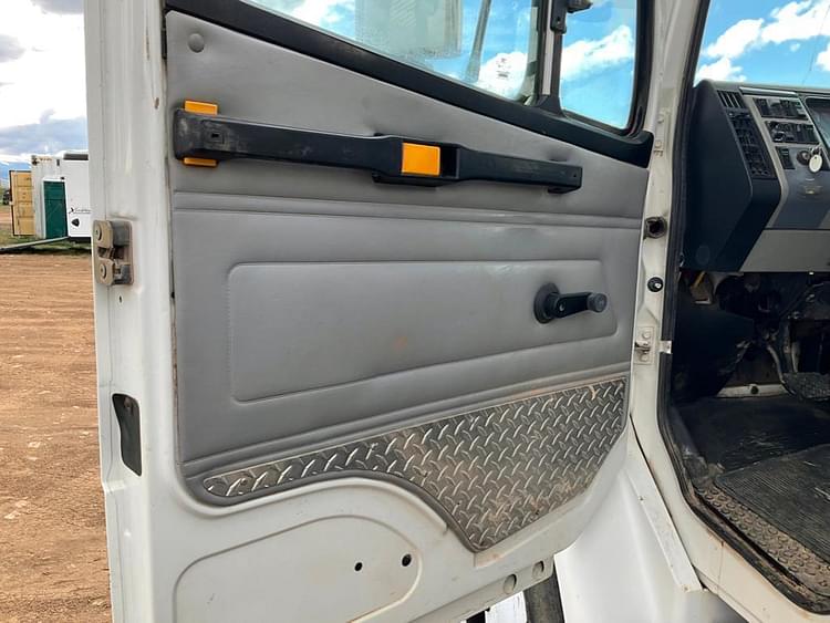 Main image Freightliner FL70 67
