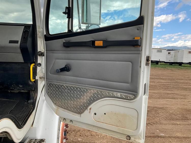 Main image Freightliner FL70 82