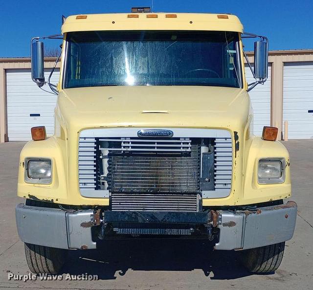 Image of Freightliner FL70 equipment image 1