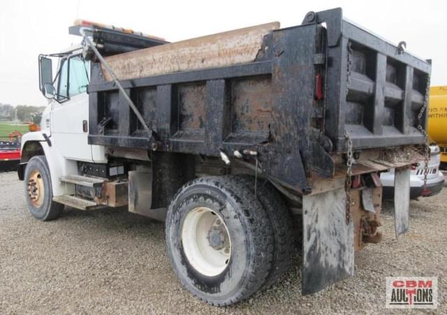 Image of Freightliner FL70 equipment image 4