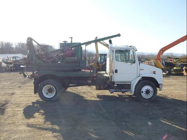 Image of Freightliner FL70 equipment image 2