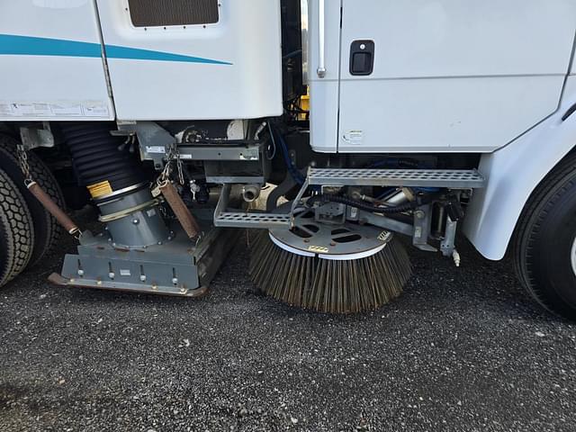 Image of Freightliner FL170 equipment image 4
