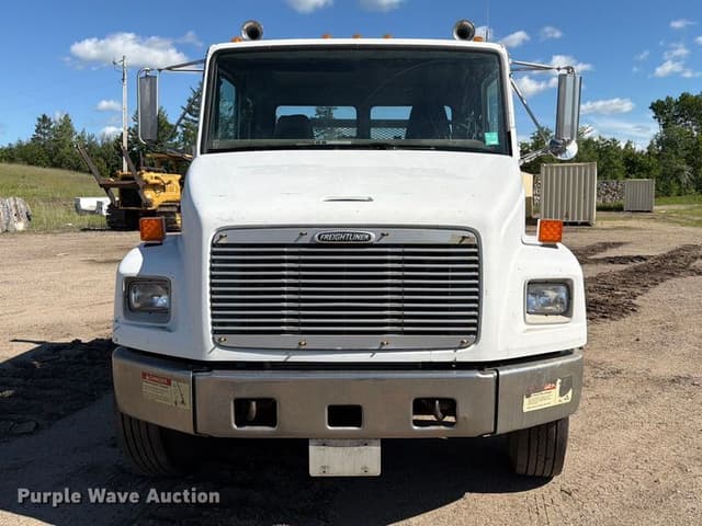 Image of Freightliner FL70 equipment image 1