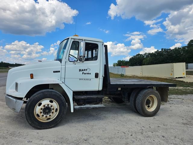 Image of Freightliner FL70 equipment image 3