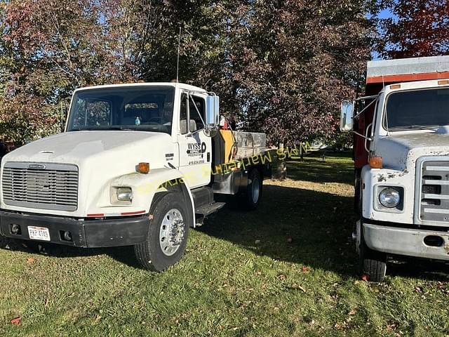 Image of Freightliner FL70 equipment image 2