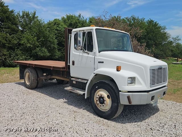 Image of Freightliner FL70 equipment image 2