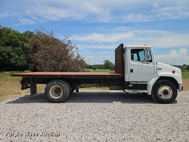 Image of Freightliner FL70 equipment image 3
