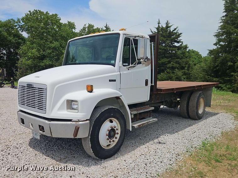 2002 Freightliner FL70 Equipment Image0