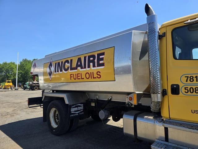 Image of Freightliner FL70 equipment image 4
