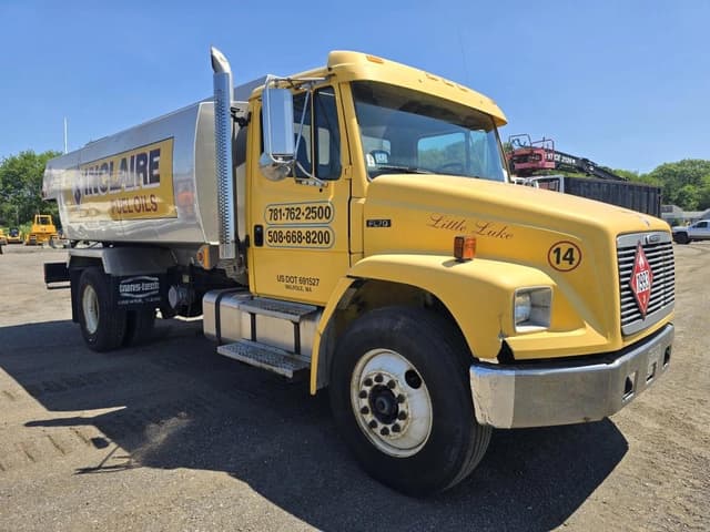 Image of Freightliner FL70 equipment image 2