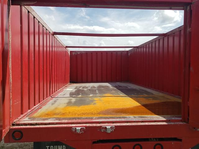 Image of Freightliner FL70 equipment image 4