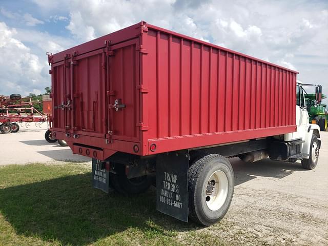 Image of Freightliner FL70 equipment image 3