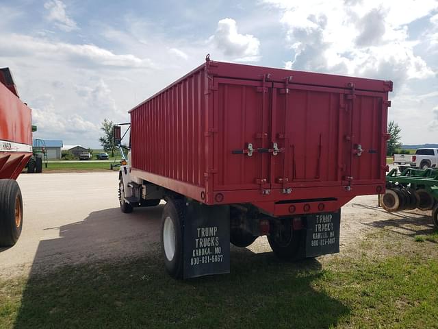 Image of Freightliner FL70 equipment image 2