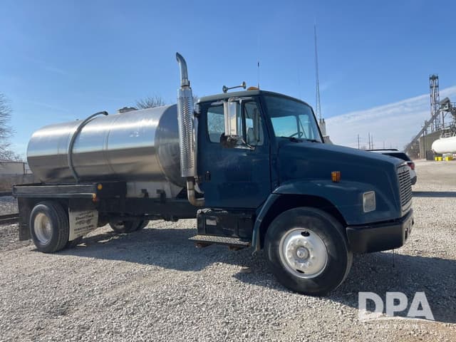 Image of Freightliner FL70 equipment image 4