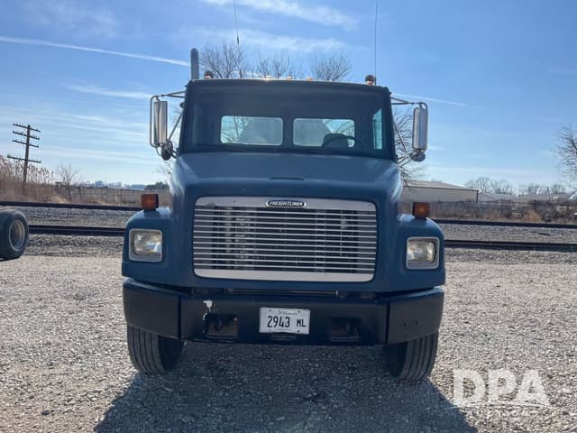 Image of Freightliner FL70 equipment image 2