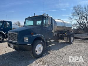 2002 Freightliner FL70 Image