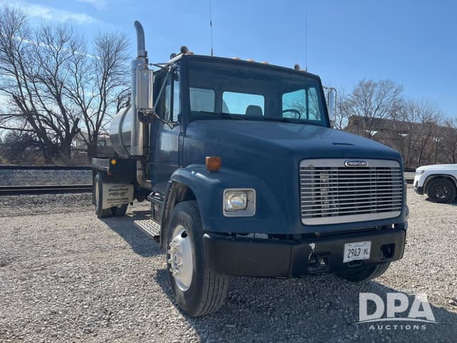 Image of Freightliner FL70 equipment image 3