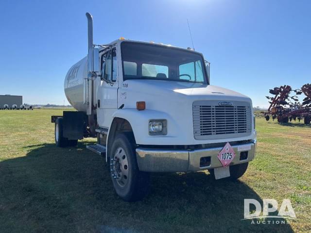 Image of Freightliner FL70 equipment image 3