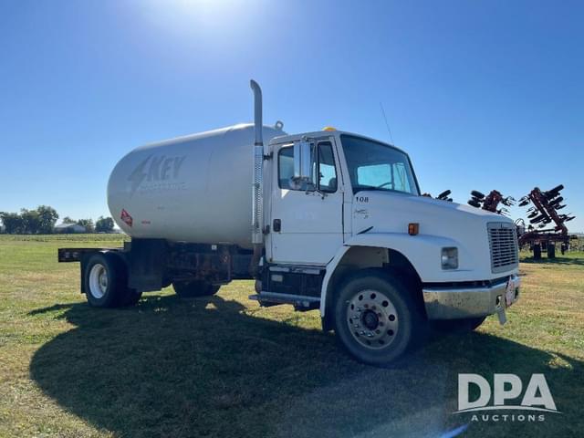 Image of Freightliner FL70 equipment image 4