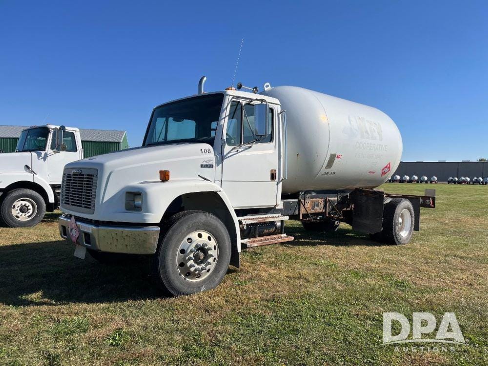 2002 Freightliner FL70 Equipment Image0