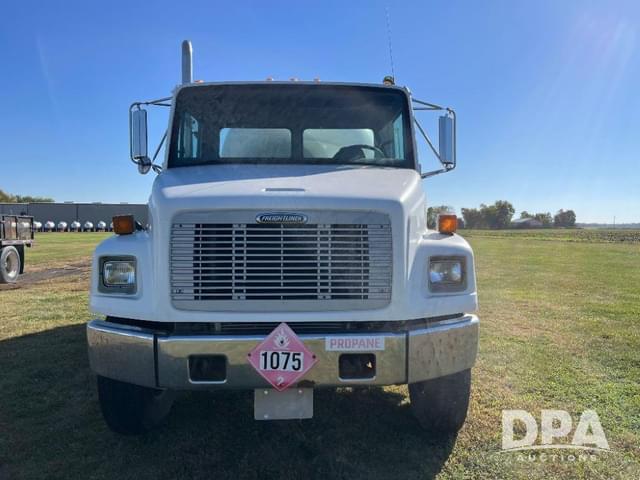 Image of Freightliner FL70 equipment image 2