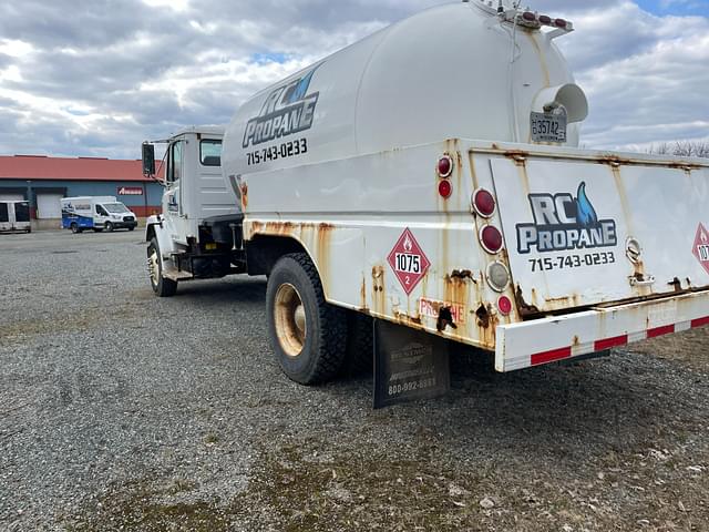 Image of Freightliner FL70 equipment image 4