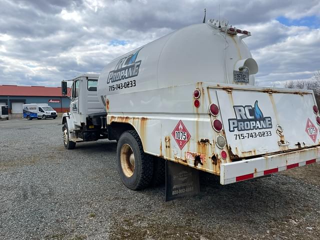 Image of Freightliner FL70 equipment image 3