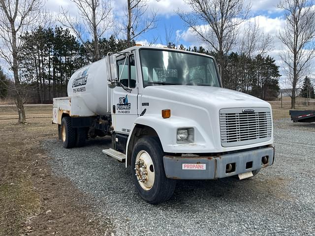 Image of Freightliner FL70 equipment image 1