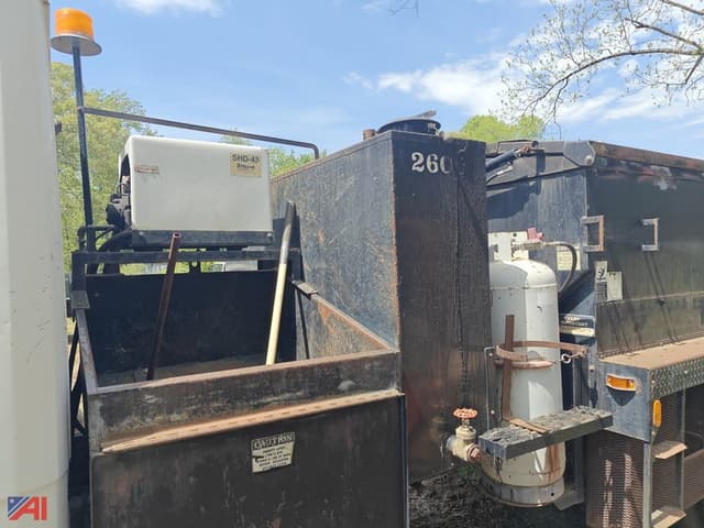 Image of Freightliner FL70 equipment image 1