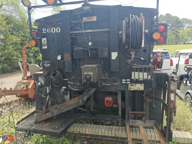 Image of Freightliner FL70 equipment image 2