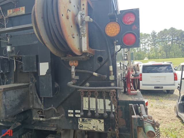 Image of Freightliner FL70 equipment image 3