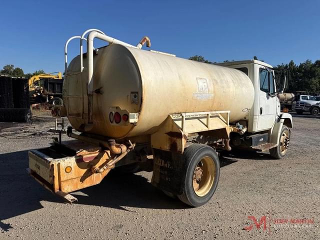Image of Freightliner FL70 equipment image 2