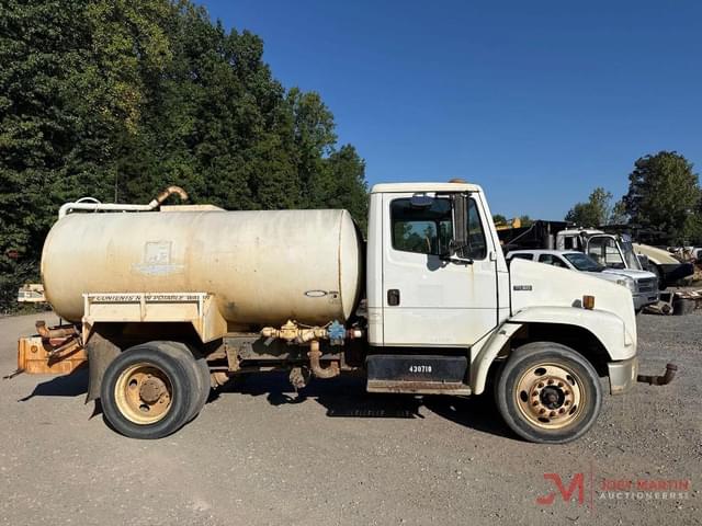 Image of Freightliner FL70 equipment image 1