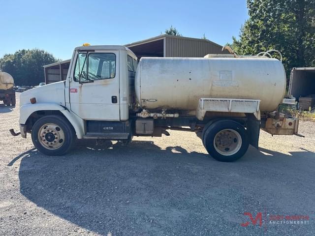 Image of Freightliner FL70 equipment image 4